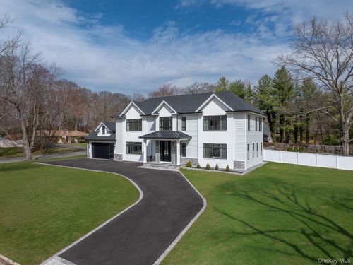 11 Edcris Ln, Huntington, NY, 11743-4003 | Card Image