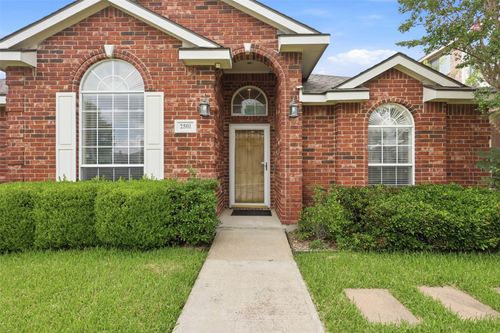 2501 Saddlehorn Dr, Mesquite, TX, 75181-2813 | Card Image