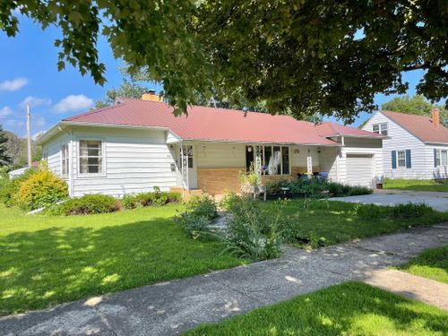 205 Prairie St N, Comfrey, MN, 56019-1001 | Card Image