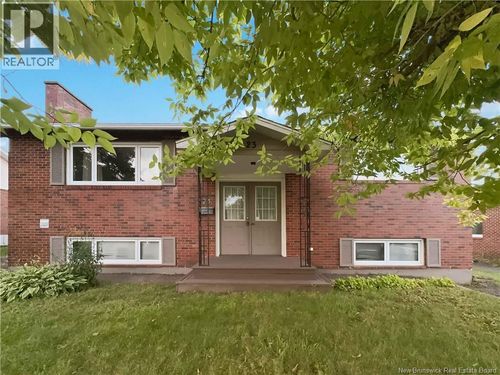 23 Anne St, Moncton, NB, E1C4J4 | Card Image