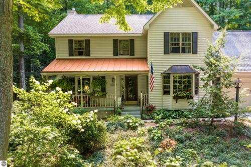 8335 Forest Dr, Traverse City, MI, 49684-7768 | Card Image