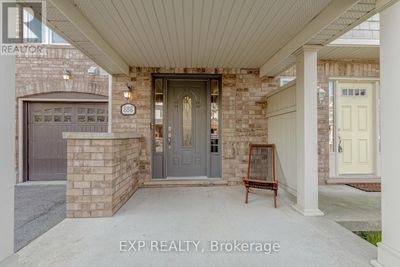 886 Fowles Crt, Townhouse with 2 bedrooms, 2 bathrooms and 3 parking in Milton ON | Image 3