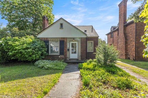9616 Auburndale St, Livonia, MI, 48150-2810 | Card Image