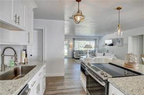 10 S Swinton Cir, Delray Beach, FL, 33444-4256 | Card Image