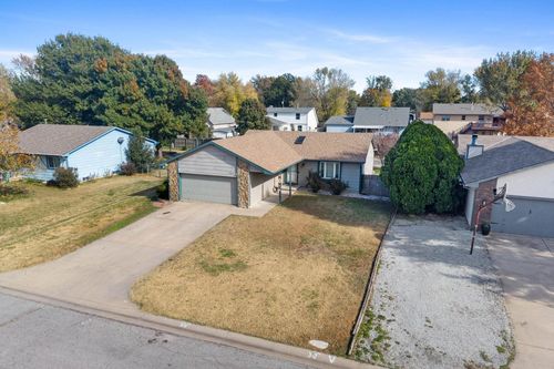 142 Champion St, Haysville, KS, 67060-1901 | Card Image