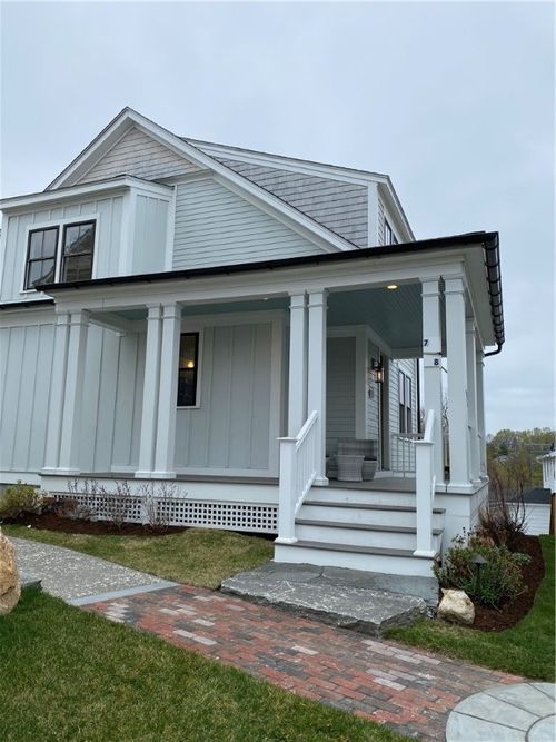 7-15 Castle St, East Greenwich, RI, 02818-3707 | Card Image