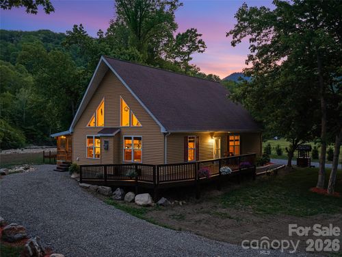 326 Ewart Wilson Rd, Burnsville, NC, 28714-6884 | Card Image