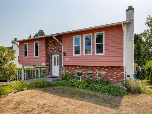 3960 Arlene Pl, Saanich, BC, V8Z6H9 | Card Image