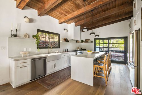 9265 Thrush Way, Los Angeles, CA, 90069 | Card Image