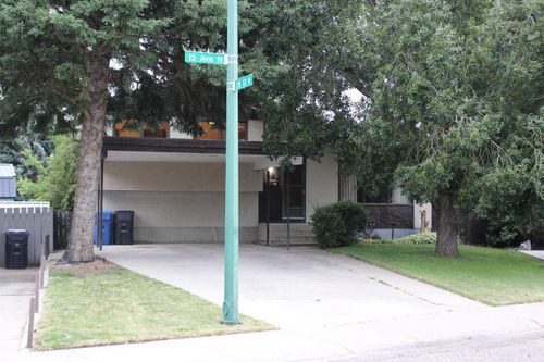 2529 15 Avenue N, Lethbridge, AB, T1H4E1 | Card Image
