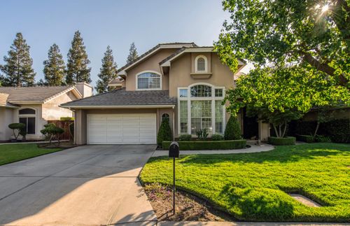 1292 E Le Parc Dr, Fresno, CA, 93720-4016 | Card Image