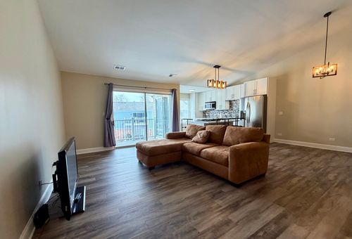 apt-4-1744 Chesapeake Ln, Schaumburg, IL, 60193-5421 | Card Image