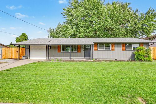 109 Vincent Ave, Central Point, OR, 97502-1572 | Card Image
