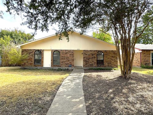 2525 Norway Dr, Garland, TX, 75040-4318 | Card Image