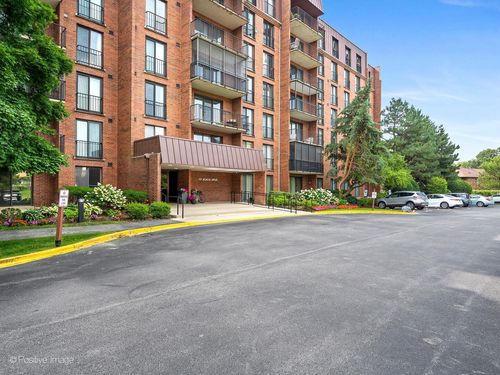 315-111 Acacia Dr, Indian Head Park, IL, 60525-9060 | Card Image