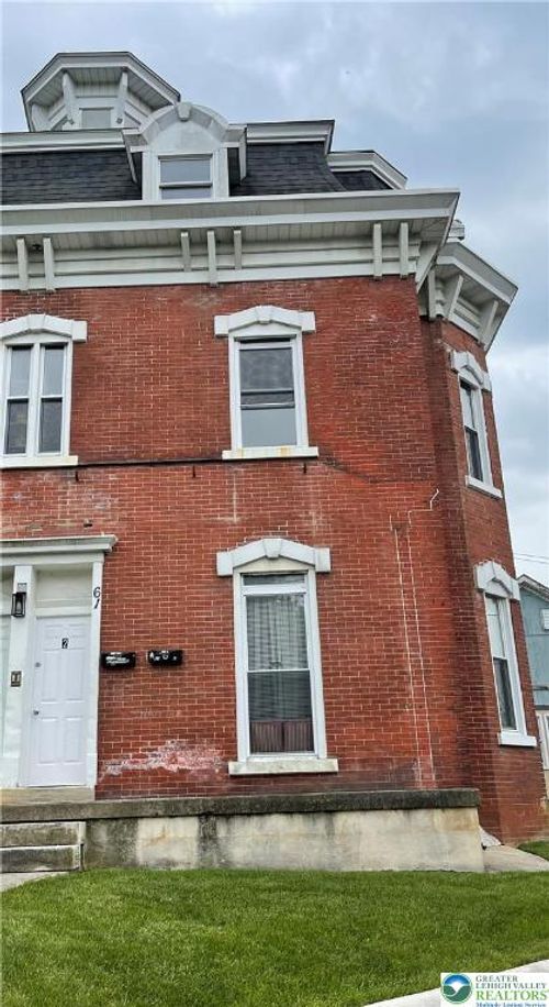 61 Dowell St, Slatington, PA, 18080-1435 | Card Image