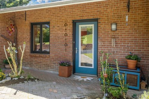 2 Buttermilk Falls Ln, Nyack, NY, 10960-3301 | Card Image