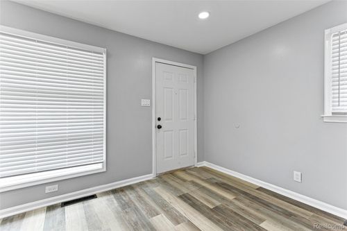 20300 Chapel St, Detroit, MI, 48219-1394 | Card Image