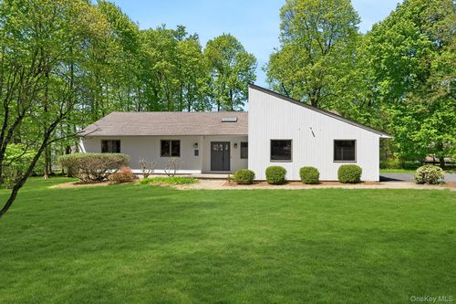 12 Wyeth Ct, Pleasantville, NY, 10570-2530 | Card Image