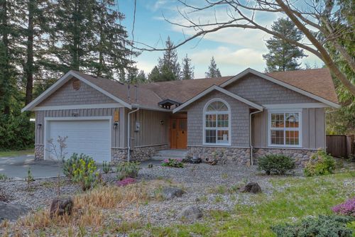 8029 Southwood Rd, Halfmoon Bay, BC, V7Z1E1 | Card Image