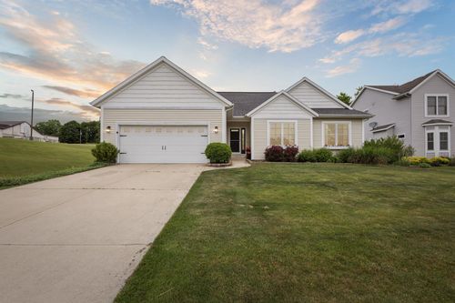 552 N Creek Ct Ne, Rockford, MI, 49341-7412 | Card Image