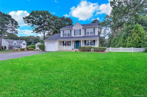 17 Beach Plum Ln, Middle Island, NY, 11953-2701 | Card Image