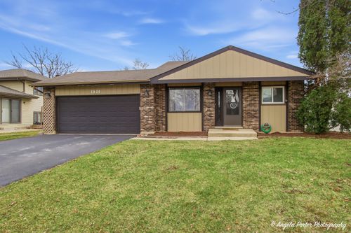 1920 Island Ct, Woodstock, IL, 60098-2422 | Card Image