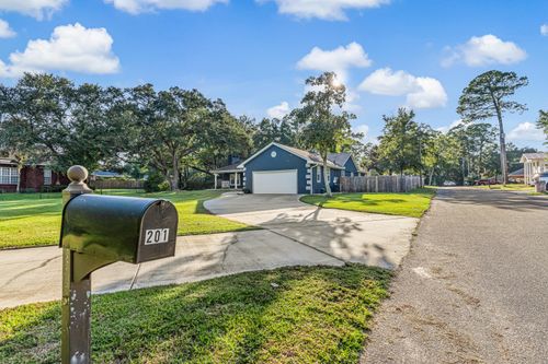 201 Bahia Vista Dr, Niceville, FL, 32578-2731 | Card Image