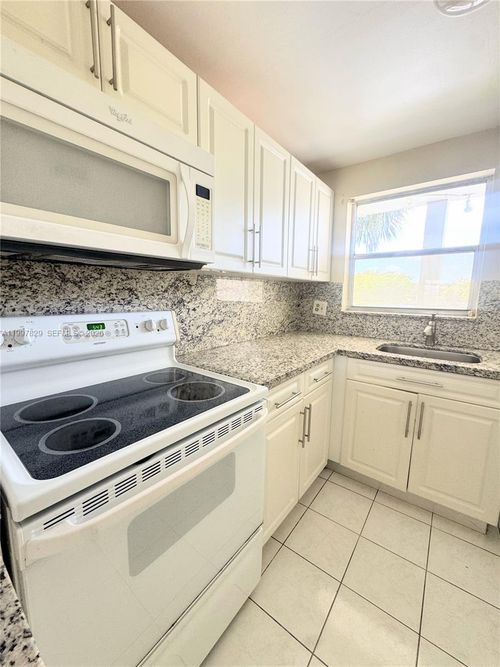 apt-207-8200 Sunrise Lakes Blvd, Sunrise, FL, 33322-1560 | Card Image