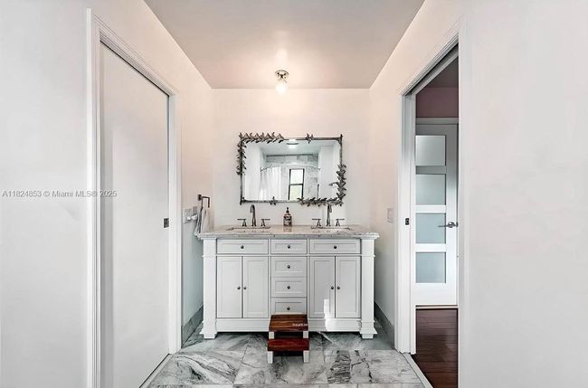 11300 Sw 94 Th Ave, House other with 5 bedrooms, 4 bathrooms and null parking in Miami FL | Image 11