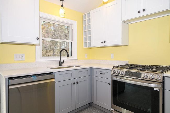 24 Hampton Falls Rd, House other with 3 bedrooms, 2 bathrooms and null parking in Exeter NH | Image 6