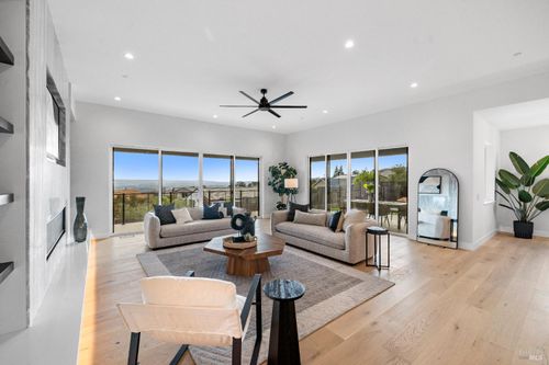 3839 Horizon View Way, Santa Rosa, CA, 95404-7653 | Card Image