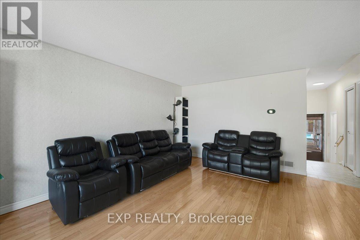 Residential in Oshawa (Eastdale) 5