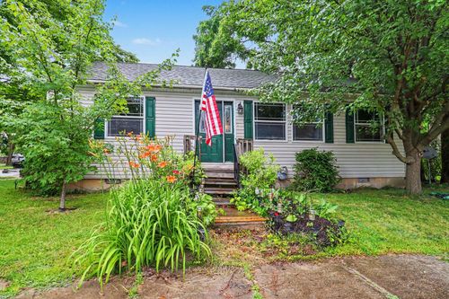 224 S Division Ave, Fremont, MI, 49412-1686 | Card Image