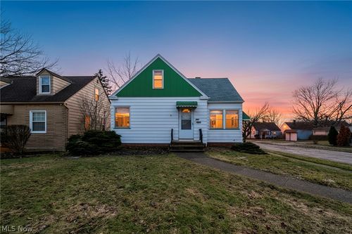 21202 Gardenview Dr, Maple Heights, OH, 44137-2430 | Card Image