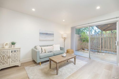 71 Roundtree Boulevard, San Rafael, CA, 94903 | Card Image