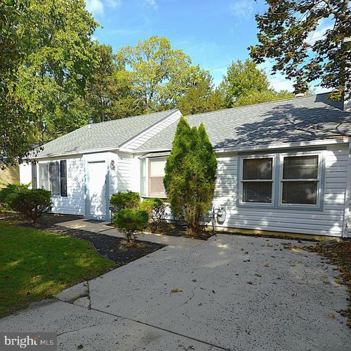18 Sandpiper Dr, VOORHEES, NJ, 08043-1617 | Card Image