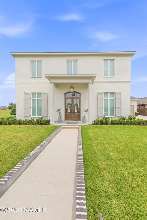 1147 Le Triomphe Pkwy, Broussard, LA, 70518-6160 | Card Image