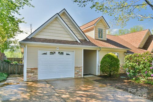 33 Honeycomb Cir, Swannanoa, NC, 28778-3422 | Card Image