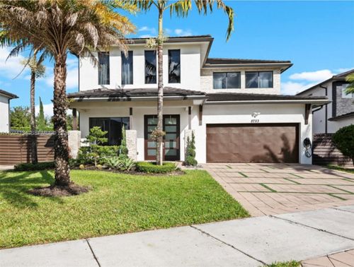 8723 Nw 161st Ter, Miami Lakes, FL, 33018-1417 | Card Image