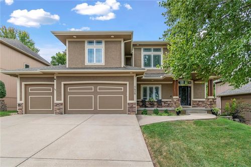 1408 Ne Whitestone Dr, Lees Summit, MO, 64086-6002 | Card Image