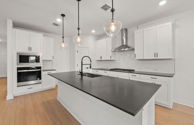 16824 Santiaguillo Trce, House other with 5 bedrooms, 4 bathrooms and 2 parking in Manor TX | Image 5