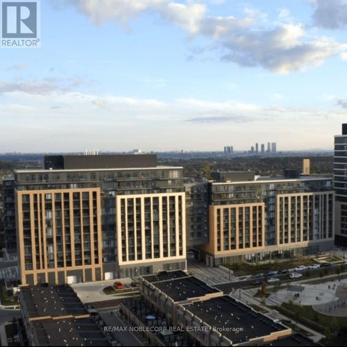 822-100 Eagle Rock Way, Maple, ON, L6A5B9 | Card Image