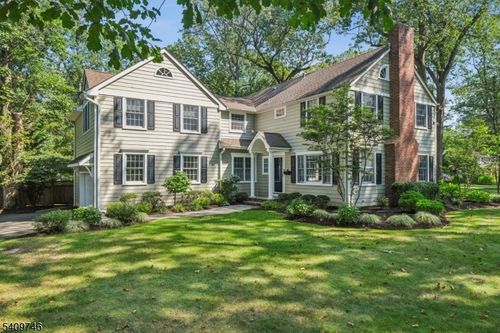 61 Oakwood Dr, New Providence, NJ, 07974-2113 | Card Image