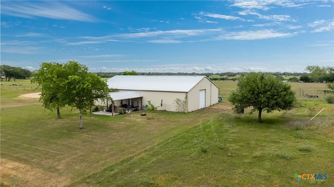 592 Dagg Rd, Home with 1 bedrooms, 2 bathrooms and null parking in Yoakum TX | Image 5