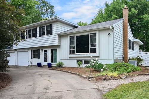 418 Hiawatha Blvd, Winona, MN, 55987-2111 | Card Image