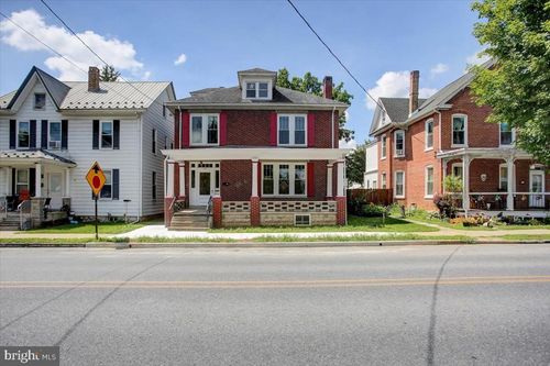 576 E King St, CHAMBERSBURG, PA, 17201-1702 | Card Image