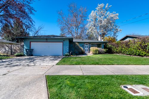 540 Eastwood Drive, Medford, OR, 97504 | Card Image