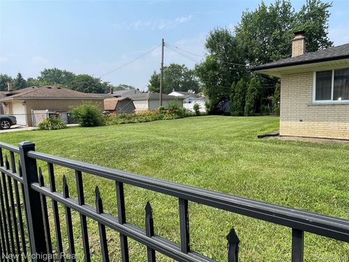 34209 Macdonald Dr, Sterling Heights, MI, 48310-6060 | Card Image