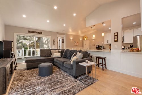 g-8701 Chessington Dr, Inglewood, CA, 90305 | Card Image